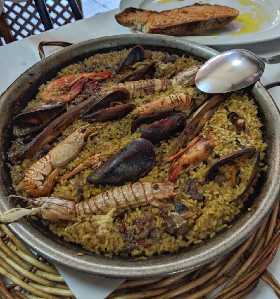 Seafood paella